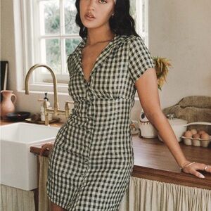 Chic Gingham Button-Down Dress